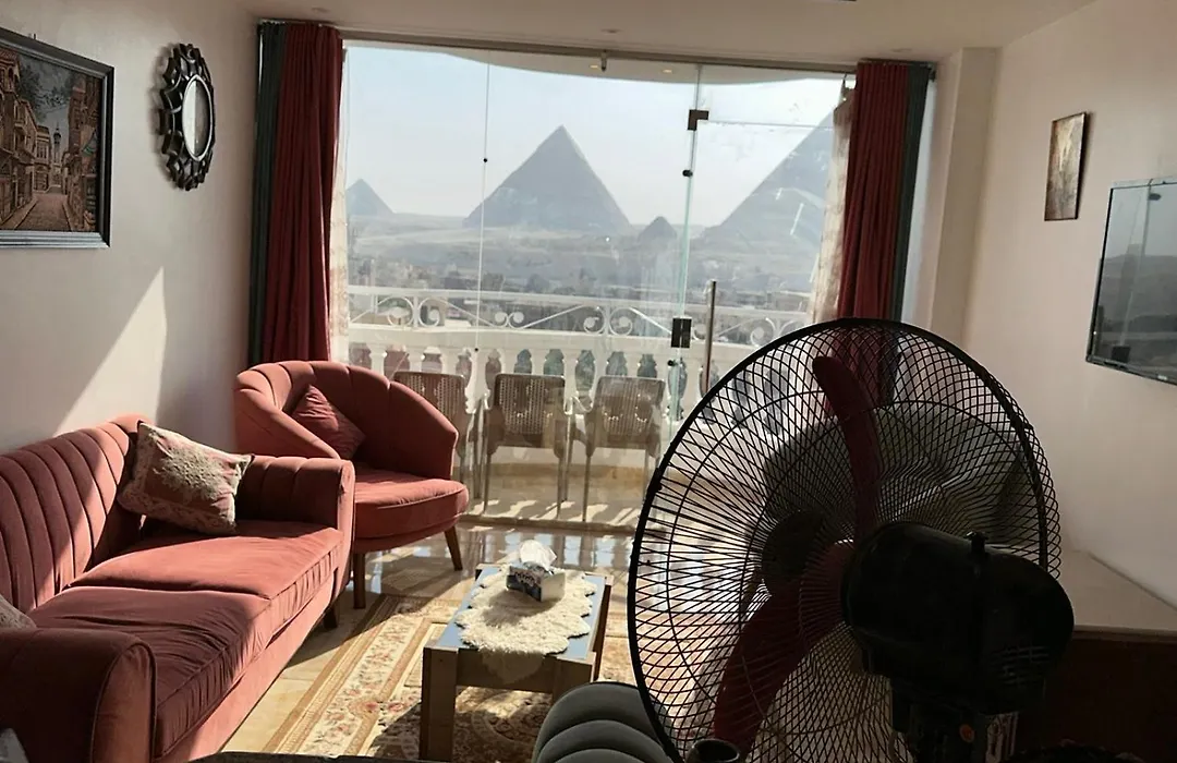 Full Pyramids View Apartment With Balcony For 8 P-1