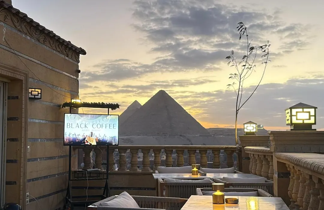 Crowne Pyramids View Inn-1