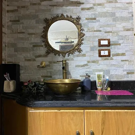 Comfy Private Room With Big Sunny Balcony Near Cairo Airport مكان مودرن للاقامة دقائق من مطار القاهرة الدولى-2